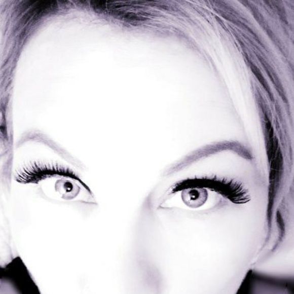 Meet your Posher, Pamela - Picture 1 of 1